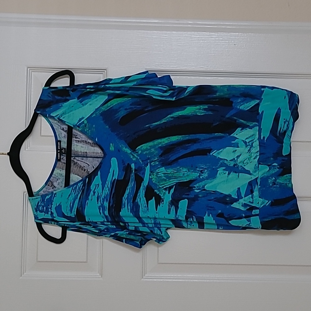 Cable & Gauge cold shoulder top size M